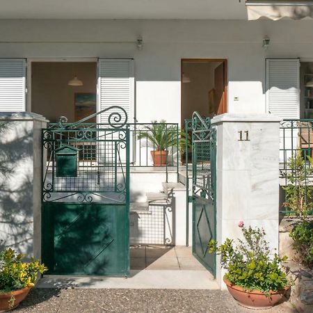 Glyfada Central Bagian luar foto